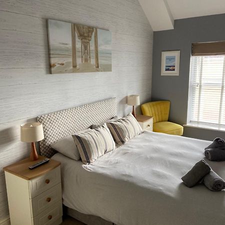 Stylish Tenby Apartment, Great Location, Parking Eksteriør bilde