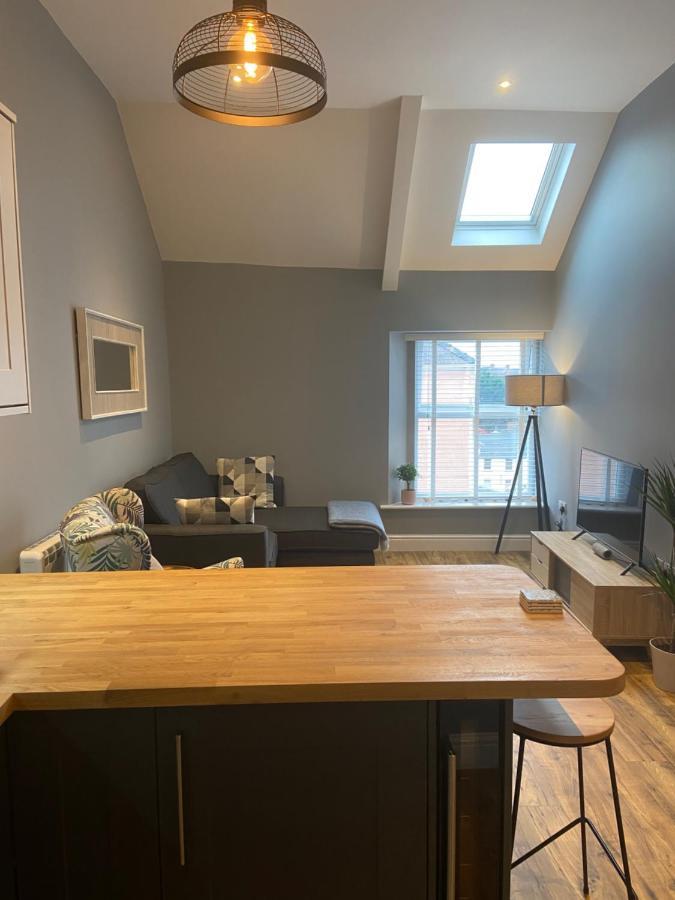 Stylish Tenby Apartment, Great Location, Parking Eksteriør bilde