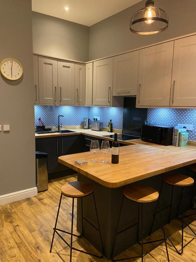 Stylish Tenby Apartment, Great Location, Parking Eksteriør bilde