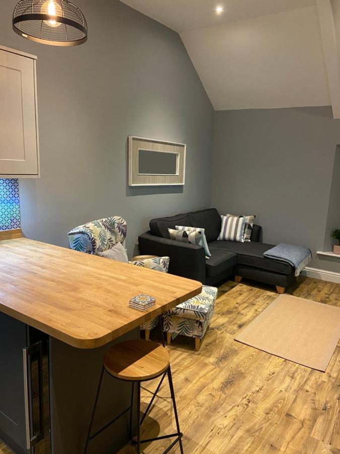 Stylish Tenby Apartment, Great Location, Parking Eksteriør bilde