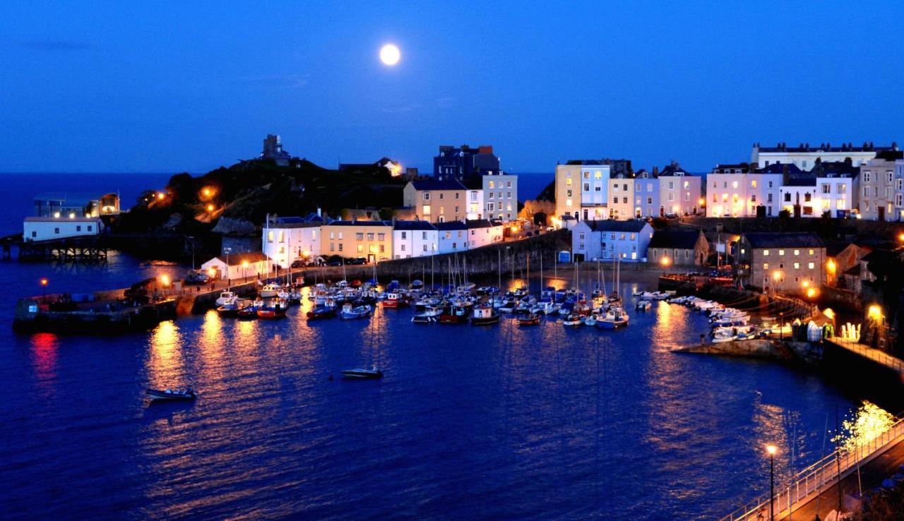 Stylish Tenby Apartment, Great Location, Parking Eksteriør bilde