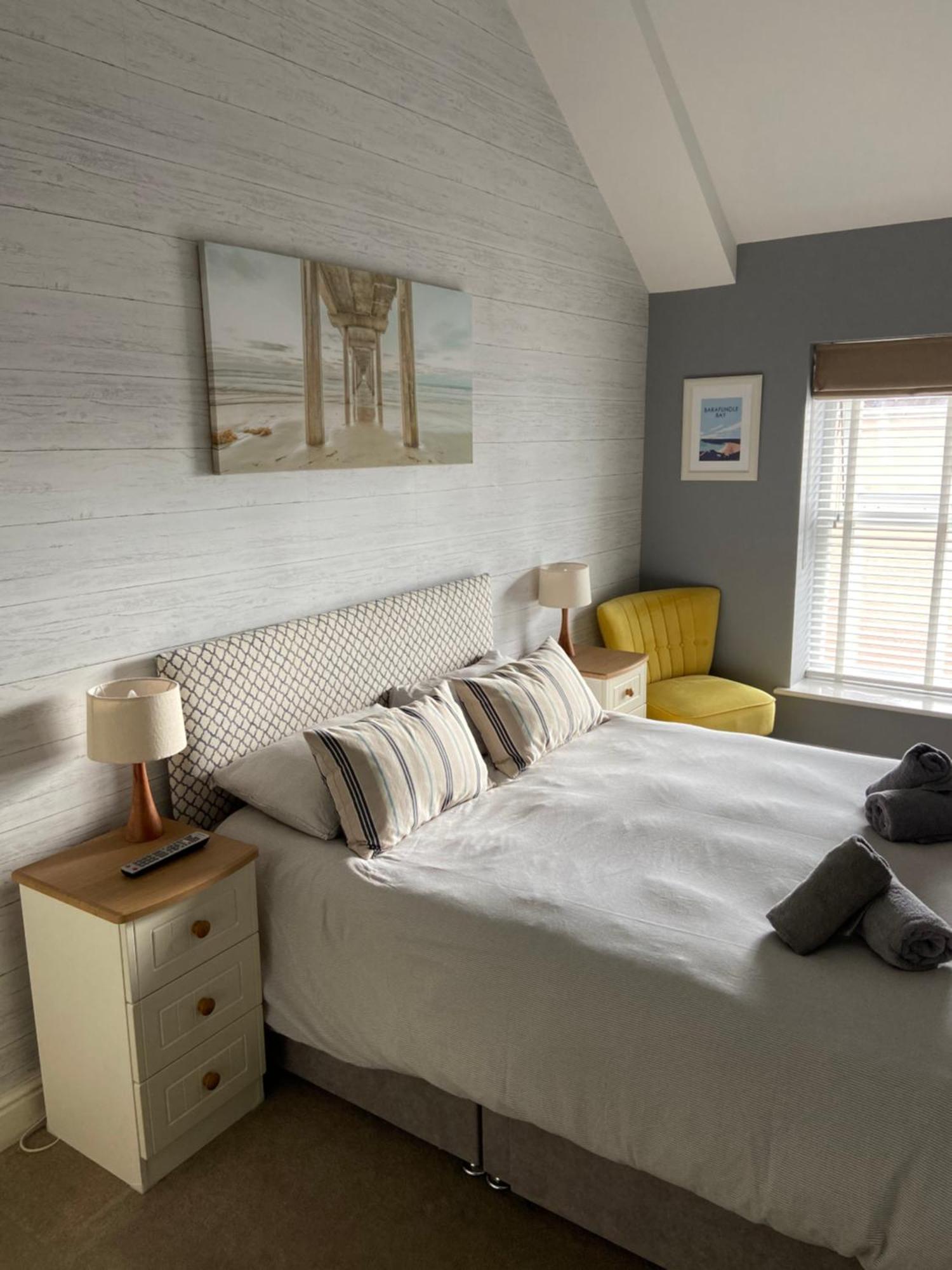 Stylish Tenby Apartment, Great Location, Parking Eksteriør bilde